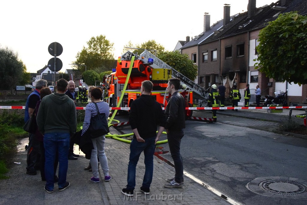 Feuer 2 Vollbrand Reihenhaus Roggendorf Berrischstr P234.JPG - Miklos Laubert